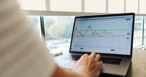 Khối ngoại bán ròng hơn nghìn tỷ đồng một cổ phiếu ngân hàng