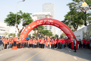 Chương trình đi bộ từ thiện Đinh Thiện Lý quyên góp 2,3 tỷ đồng chăm lo tết