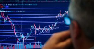 Khối ngoại quay đầu bán ròng gần 600 tỷ đồng, GMD và SHB chịu áp lực lớn