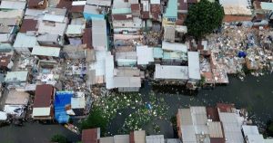 Người dân tháo dỡ nhà, giao mặt bằng cải tạo rạch Xuyên Tâm