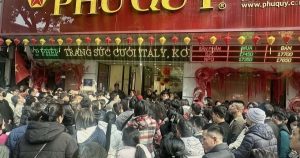 Xếp hàng chờ mua bạc 'trên giấy'