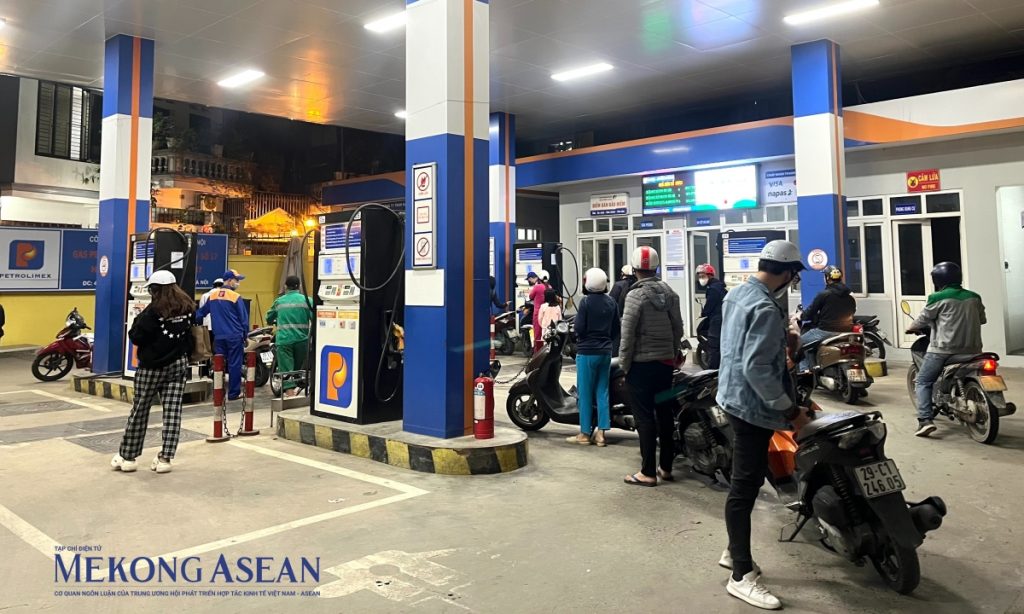 Giá xăng RON 95 có thể tăng trở lại vào chiều mai 29 1