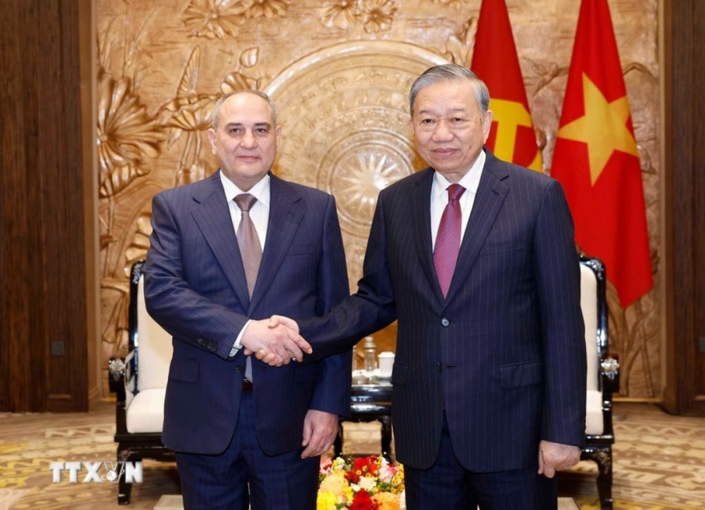 Tổng Bí thư Tô Lâm tiếp Đoàn đại biểu Đảng Azerbaijan Mới缩略图 Tổng Bí thư Tô Lâm tiếp Đoàn đại biểu Đảng Azerbaijan Mới