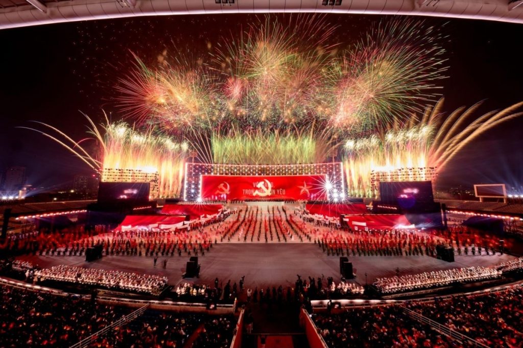 Sun Group chiêu đãi đại tiệc pháo hoa mãn nhãn chưa từng có tại Hà Nội缩略图 Sun Group chiêu đãi đại tiệc pháo hoa mãn nhãn chưa từng có tại Hà Nội