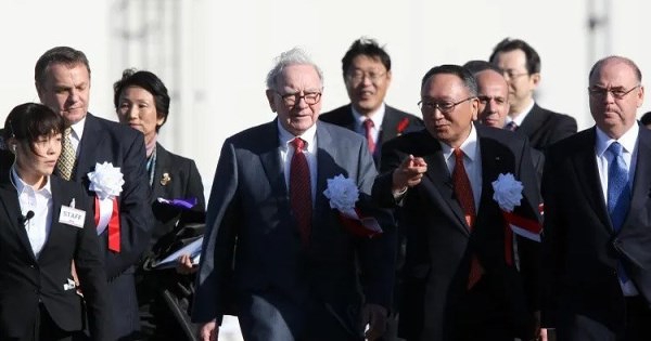 Khoản đầu tư đúng lúc, đúng nơi và sinh lời vượt trội của huyền thoại Warren Buffett