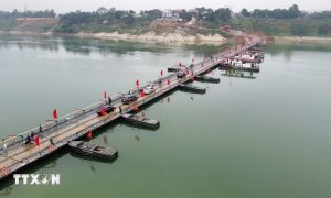 Phú Thọ Thông xe cầu phao Đoan Hùng bắc qua sông Lô