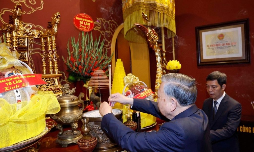 Tổng Bí thư dâng hương tại Khu Di tích Hoàng thành Thăng Long và Di tích nhà 67