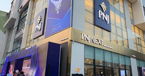 Cổ phiếu PNJ giảm sàn khi giá vàng bạc lao dốc