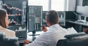 Khối ngoại bán ròng hơn 1.200 tỷ đồng phiên đầu năm