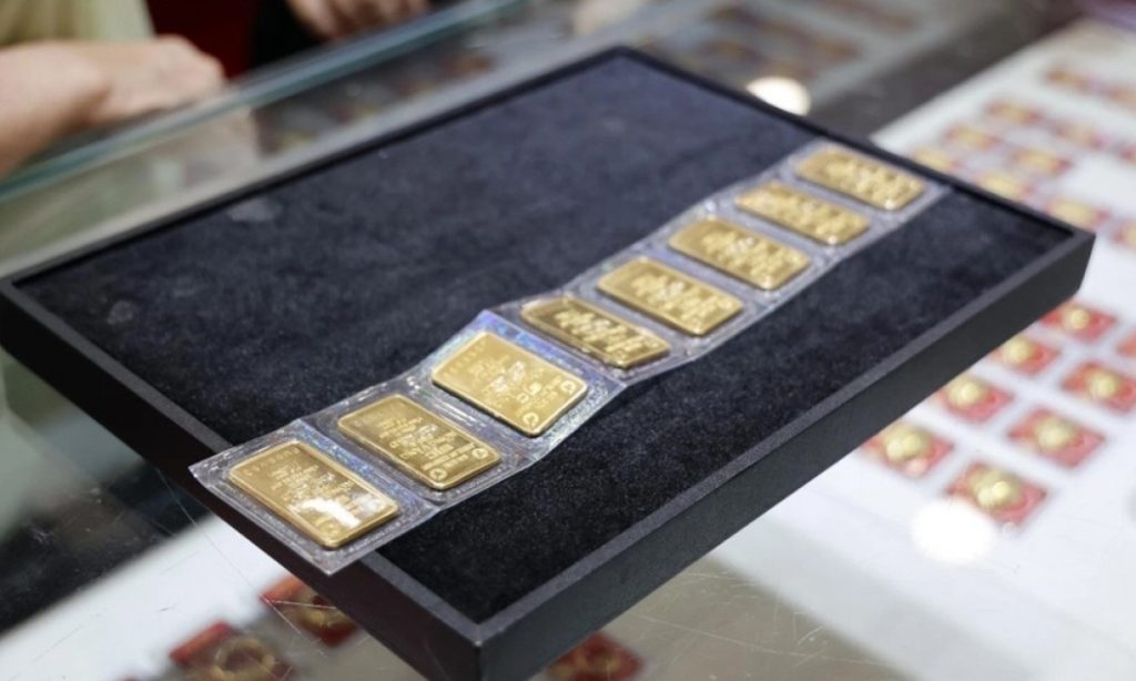 Giá vàng trong nước đứng im ngày mùng 2 Tết chênh lệch với thế giới nới rộng