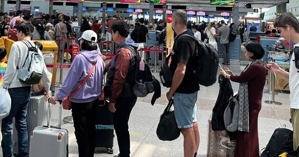 Tân Sơn Nhất đón lượng khách kỷ lục hơn 10 năm