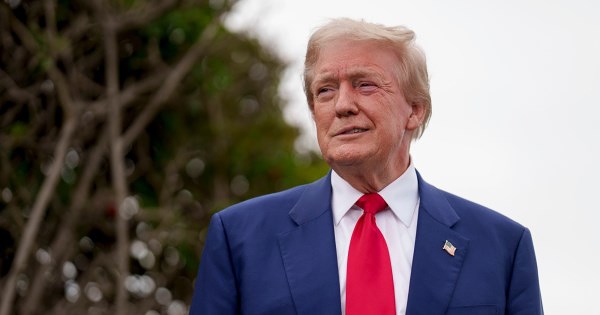 Ông Trump thông báo đạt thoả thuận với Ấn Độ, thuế quan giảm xuống 18% ngay lập tức