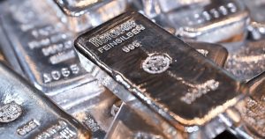 Một công ty lãi hơn 500 triệu USD trong vài ngày nhờ bán khống bạc