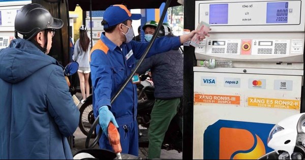 Bảo đảm nguồn cung ứng xăng dầu trước, trong và sau Tết