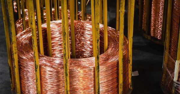 Vì sao đồng ồ ạt chạy đến Mỹ, gây khan hiếm toàn cầu?