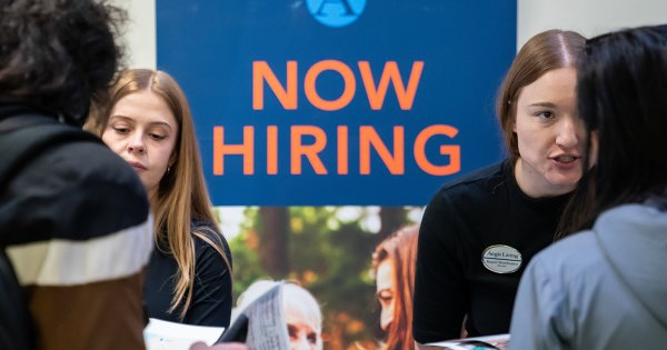 Kinh tế Mỹ đón tin vui: Có thêm 130.000 việc làm mới vào tháng 1, gấp đôi dự báo