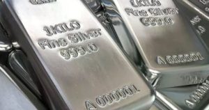 Giá bạc tăng 4,4%