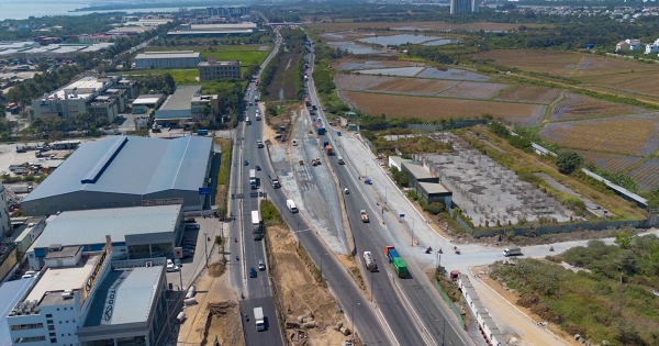 [Photostory] Công trường xây nút giao 4 tầng ở khu đông TP HCM những ngày cuối năm