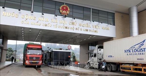 Thông quan 17,4 tấn sầu riêng đầu tiên qua cửa khẩu Lào Cai