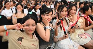 'Mỏ vàng' từ xu hướng chi tiền mua cảm xúc của người Việt