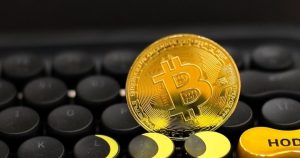 Bitcoin lùi về gần 63.000 USD/BTC sau khi Mỹ tấn công Iran
