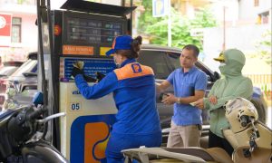 Giá xăng dầu tăng đồng loạt xăng RON 95 vượt 19 000 đồng lít