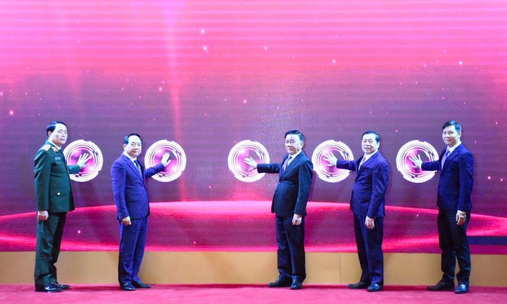 Ra mắt ứng dụng di động Tuyên giáo và Dân vận缩略图 Ra mắt ứng dụng di động Tuyên giáo và Dân vận