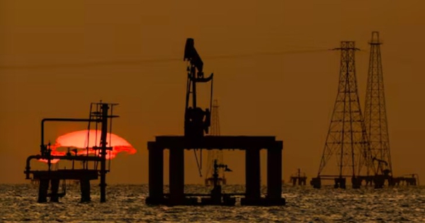 Giá xăng dầu hôm nay 12/2: Tăng trở lại vì lo ngại căng thẳng Mỹ-Iran leo thang