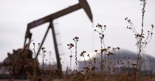 Giá xăng dầu hôm nay 17/2: Tăng hơn 1% khi thị trường theo dõi đàm phán Mỹ - Iran