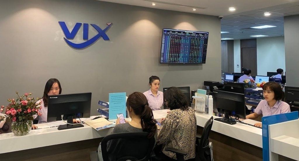 Đường đua tăng vốn ngành chứng khoán thêm gay cấn