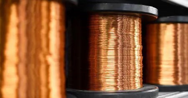 Giá đồng lao dốc hơn 5%