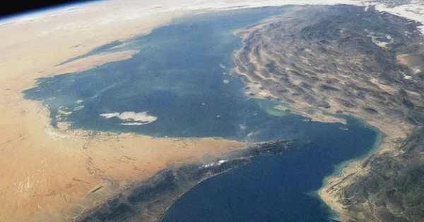 Mỹ: Tàu dầu Iran có thể lưu thông qua eo biển Hormuz để duy trì nguồn cung toàn cầu