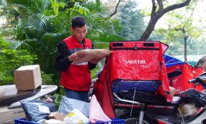 Các doanh nghiệp chuyển phát ứng phó thế nào với giá xăng dầu tăng cao