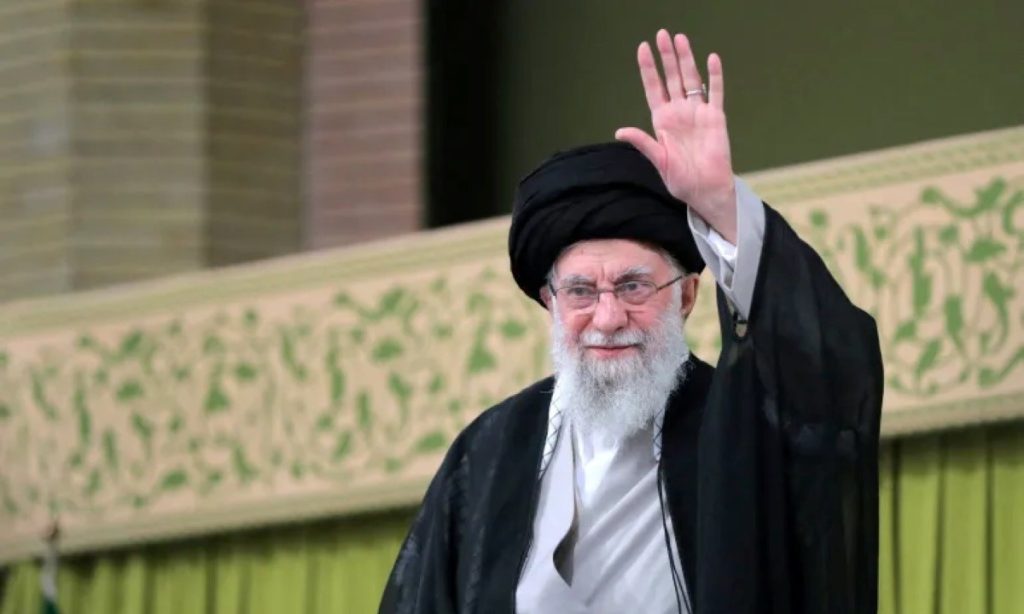 Chân dung ông Ali Khamenei người định hình Iran hơn ba thập niên