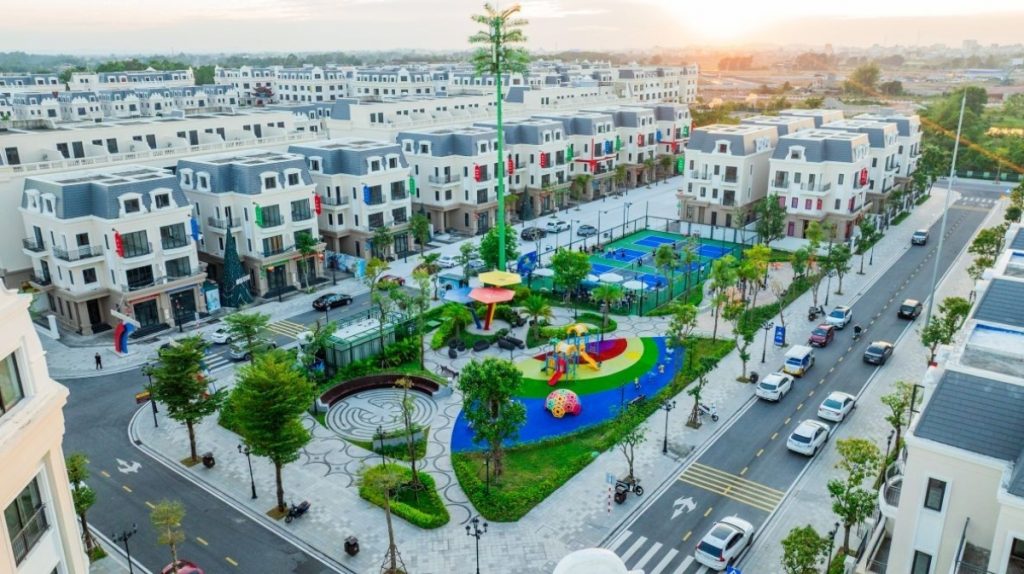 Nhà đầu tư đổ về Móng Cái săn thấp tầng hàng hiệu giá ngang chung cư缩略图 Nhà đầu tư đổ về Móng Cái săn thấp tầng hàng hiệu giá ngang chung cư