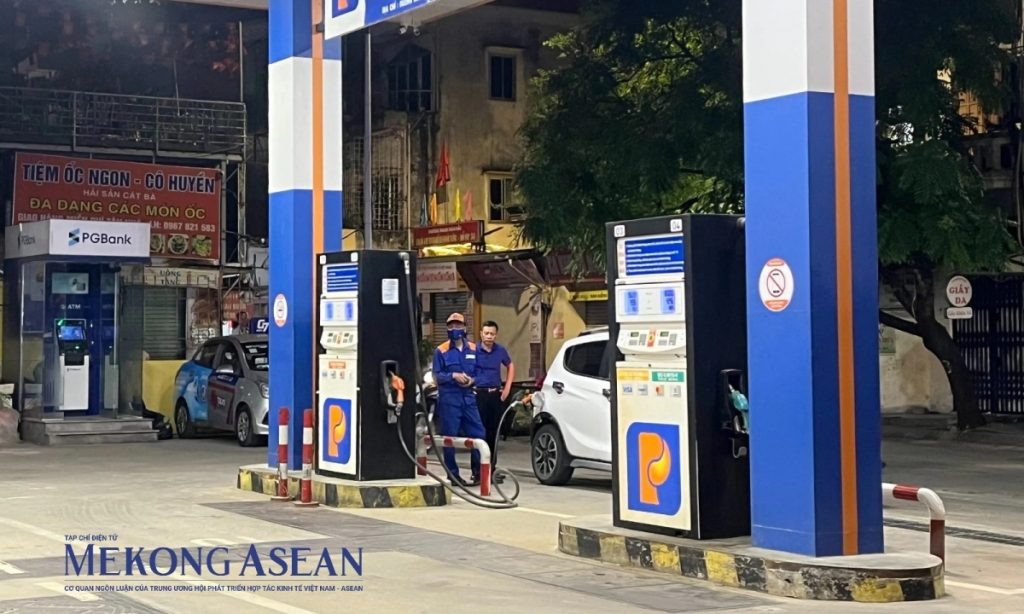 Xăng RON 95 đảo chiều tăng nhẹ tối 12 3