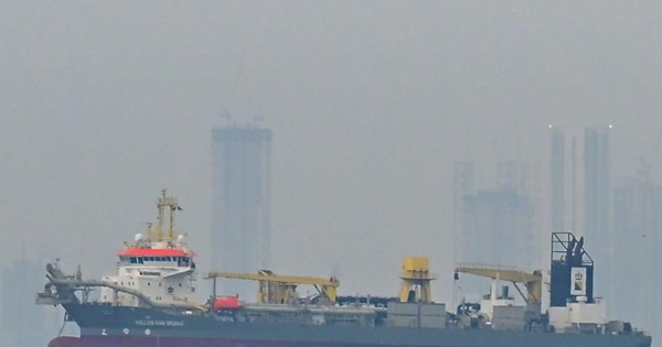 Mỹ bảo hiểm 20 tỷ USD để khuyến khích tàu hàng qua eo biển Hormuz