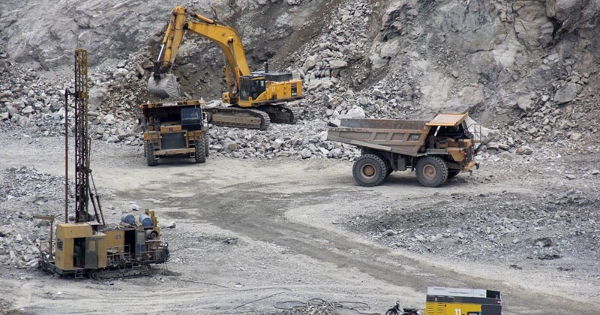 Một công ty đặt mục tiêu khai thác gần 1 tấn vàng năm nay, cổ tức 11.900 đồng/cp