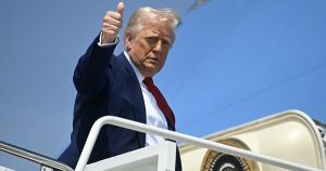 Ông Trump khuyên các đồng minh mua nhiên liệu hàng không từ Mỹ hoặc ‘tự lấy dầu’ từ Hormuz