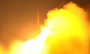 Iran tấn công đáp trả hơn 100 mục tiêu tại Israel