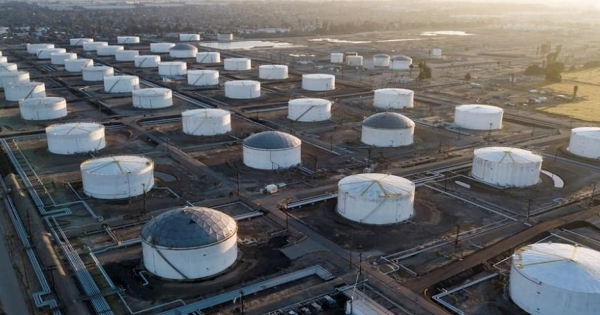 Giá dầu hạ nhiệt trước các nỗ lực tăng nguồn cung