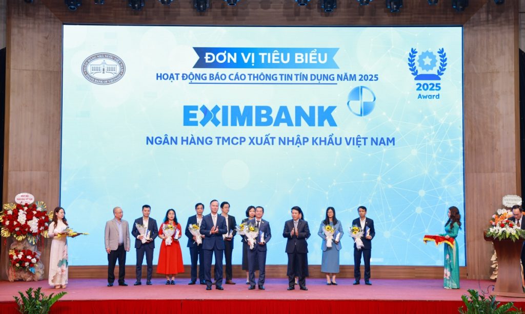 Eximbank được vinh danh tổ chức tín dụng tiêu biểu về thông tin tín dụng năm 2025缩略图 Eximbank được vinh danh tổ chức tín dụng tiêu biểu về thông tin tín dụng năm 2025