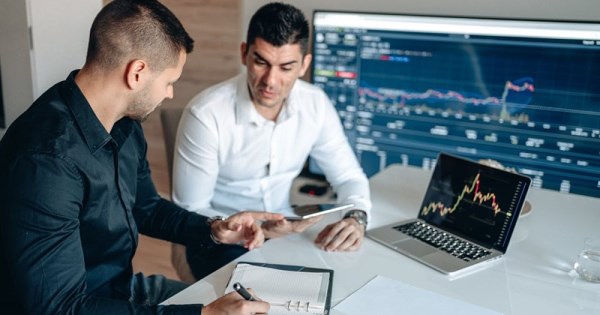 Khối ngoại tiếp đà bán ròng phiên VN-Index thủng 1.600 điểm