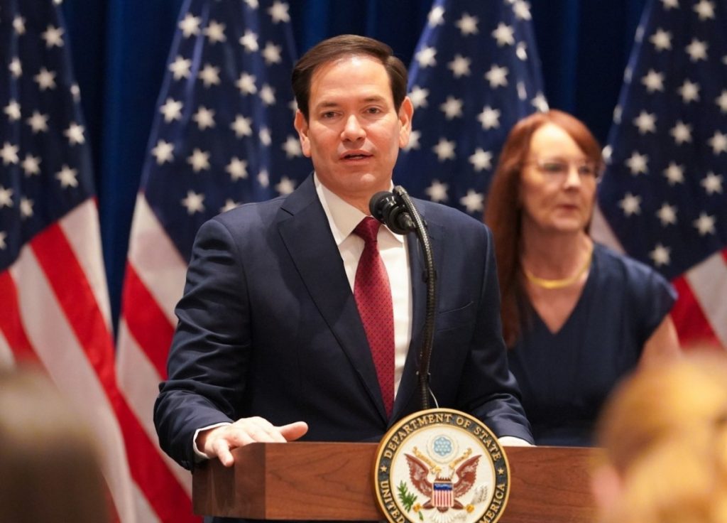 Ngoại trưởng Mỹ Tấn công Iran để loại bỏ mối đe dọa tên lửa đạn đạo