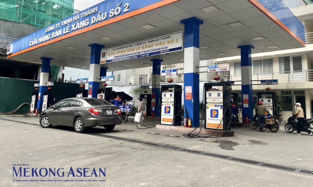 Không để xảy ra tình trạng găm hàng gây thiếu hụt nguồn cung xăng dầu cục bộ