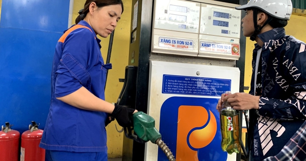 Nền tảng gọi xe công nghệ Việt hỗ trợ phí nhiên liệu cho tài xế