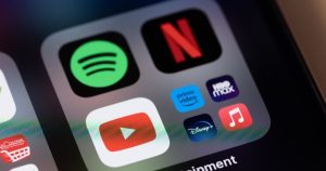 Bán tài khoản dùng chung YouTube, Netflix... có thể bị phạt tới 50 triệu đồng