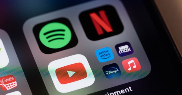 Bán tài khoản dùng chung YouTube, Netflix... có thể bị phạt tới 50 triệu đồng