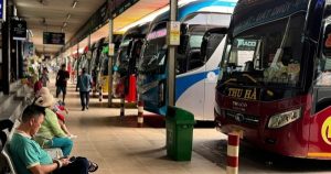 Vận tải đồng loạt tăng cước vì giá xăng dầu 'leo thang'