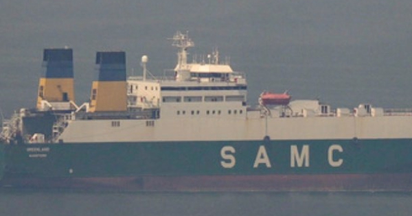 Iran chính thức đóng cửa eo biển Hormuz, ba tàu container buộc phải quay đầu